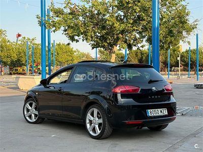 Usado Seat Leon Sport 160 CV (117 kW) 2010 Negro Utilitario