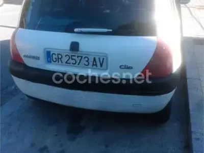 Usado Renault Clio 60 CV (44 kW) 1999 Blanco Berlina