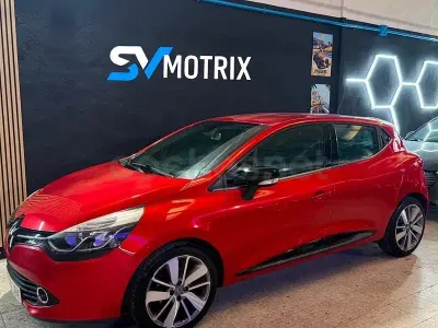 Usado Renault Clio IV 90 CV (66 kW) 2014 Rojo Berlina