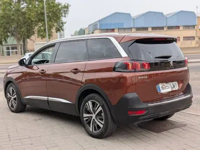 Usado Peugeot 5008 Allure 180 CV (132 kW) 2021 Marrón SUV