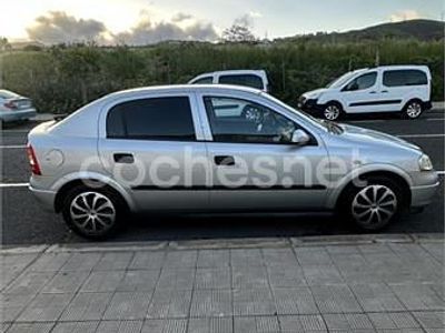 Usado Opel Astra Club 84 CV (61 kW) 2004 Gris / plata Berlina
