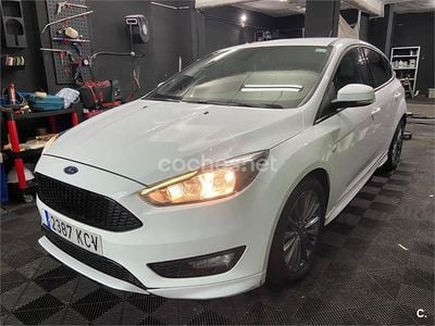 Usado Ford Focus ST-Line 125 CV (91 kW) 2017 Blanco Berlina