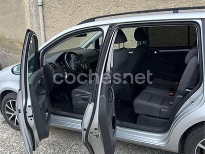 Usado VW Touran Edition 105 CV (77 kW) 2013 Gris / plata Monovolumen