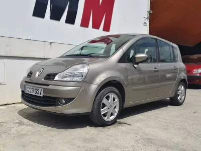 Usado Renault Grand Modus Dynamique 85 CV (62 kW) 2010 Beige Monovolumen