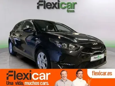 Begagnad Kia Ceed 136 HK (100 kW) 2023 Svart Halvkombi