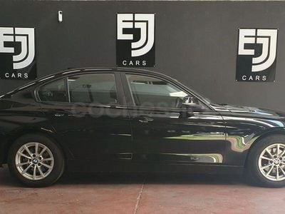 Käytetty BMW 318 Comfort Edition 143 HP (105 kW) 2015 Musta Sedan