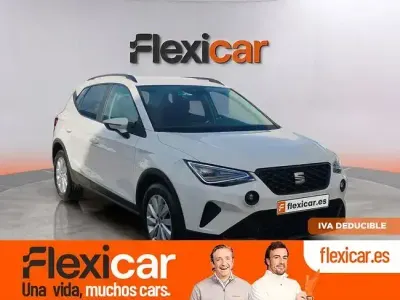 Usado Seat Arona Style Plus 110 CV (80 kW) 2022 Blanco SUV