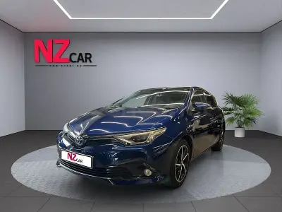 Usado Toyota Auris Hybrid Edition 136 CV (100 kW) 2018 Azul Berlina