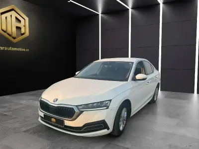 Usado Skoda Octavia Ambition 115 CV (84 kW) 2023 Blanco