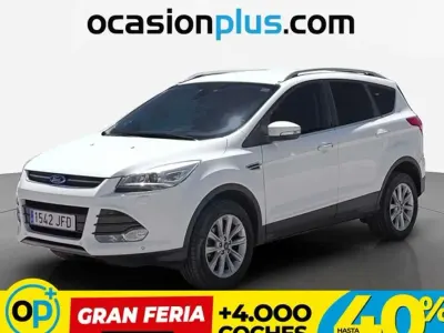 Usado Ford Kuga Titanium 150 CV (110 kW) 2015 Blanco SUV
