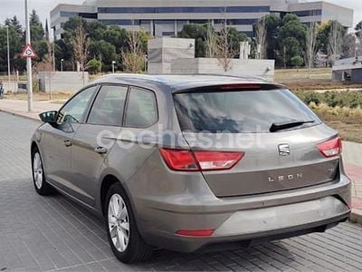Usado Seat Leon ST Style 115 CV (84 kW) 2017 Gris / plata Familiar