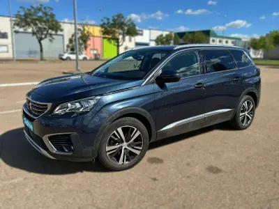 Usado Peugeot 5008 Allure 131 CV (96 kW) 2018 Negro SUV