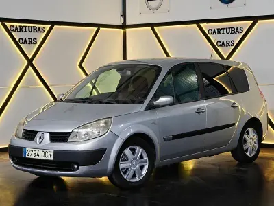 Usado Renault Grand Scénic Expression 120 CV (88 kW) 2005 Gris / plata Monovolumen
