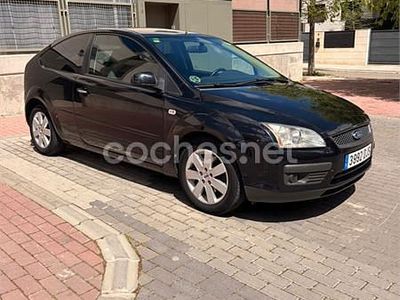 Usado Ford Focus Trend 100 CV (73 kW) 2005 Negro Berlina