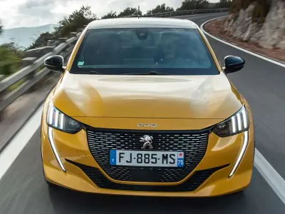 Usado Peugeot 208 GT-line 131 CV (96 kW) 2019 Amarillo Utilitario