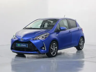 Usado Toyota Yaris Hybrid Active 100 CV (73 kW) 2019 Azul Berlina