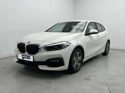 Usado BMW 118 Sport Line 140 CV (102 kW) 2021 Blanco Utilitario