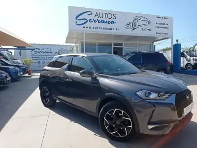 Usado DS Automobiles DS3 Crossback So Chic 110 CV (80 kW) 2021 Gris / plata SUV