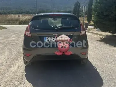 Usado Ford Fiesta Trend 82 CV (60 kW) 2017 Gris / plata Utilitario