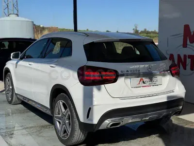 Usado Mercedes GLA200 136 CV (100 kW) 2019 Blanco SUV