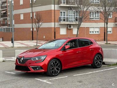Usado Renault Mégane IV Zen 140 CV (102 kW) 2019 Rojo Berlina