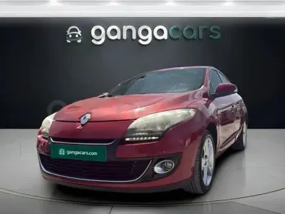 Usado Renault Mégane Dynamique 115 CV (84 kW) 2013 Rojo Berlina