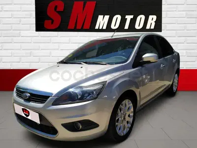 Usado Ford Focus Trend 115 CV (84 kW) 2008 Gris / plata Berlina
