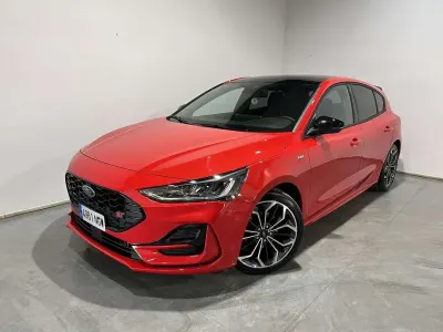 Usado Ford Focus ST-Line 125 CV (91 kW) 2025 Rojo Utilitario