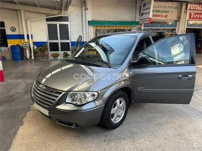 Usado Chrysler Voyager 150 CV (110 kW) 2007 Gris / plata Monovolumen
