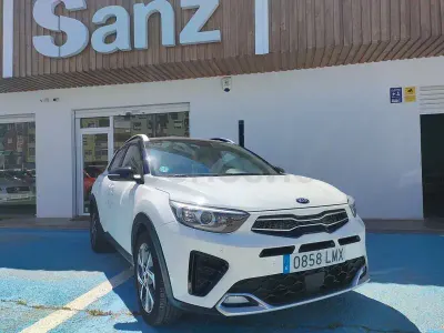 Usado Kia Stonic GT-Line 120 CV (88 kW) 2021 Blanco SUV