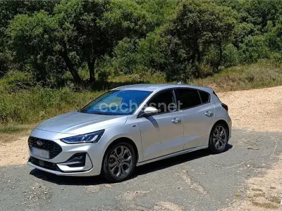 Usado Ford Focus ST-Line 125 CV (91 kW) 2025 Gris / plata Berlina