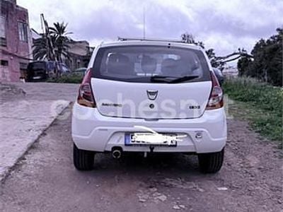 Usado Dacia Sandero Ambiance 70 CV (51 kW) 2011 Blanco Berlina