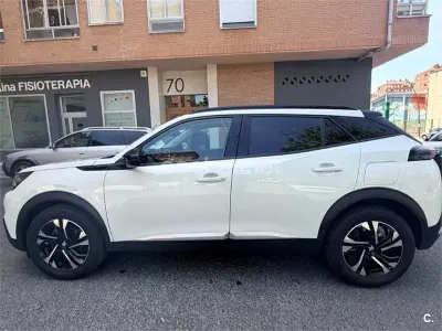 Usado Peugeot 2008 Allure 130 CV (95 kW) 2020 Blanco SUV