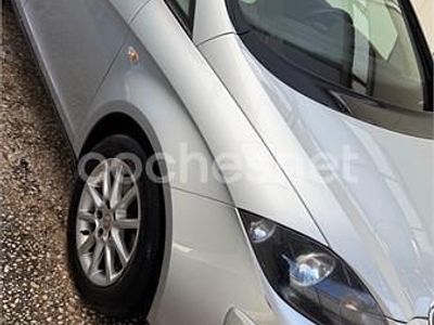 Usado Seat Altea Style 105 CV (77 kW) 2010 Gris / plata Monovolumen