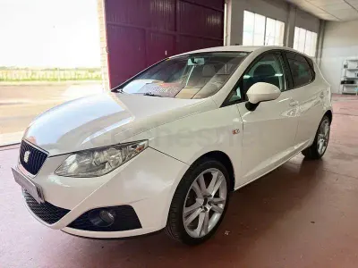 Usado Seat Ibiza 85 CV (62 kW) 2009 Blanco Berlina