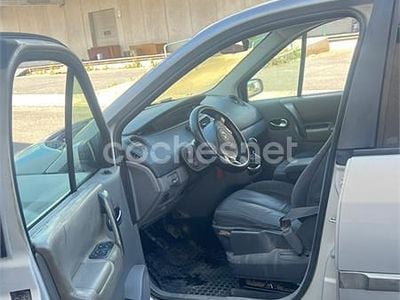 Gris / plata Usado 2005 Renault Scénic II Dynamique Monovolumen | 2000 € (Precio justo)