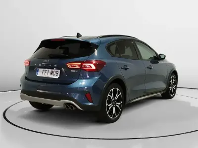 Używany Ford Focus Active 155 KM (114 kW) 2022 Niebieski Sedan/Limuzyna