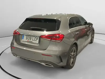 Usado Mercedes A180 116 HP (85 kW) 2019 Cinzento Sedan