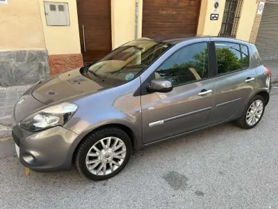 Begagnad Renault Clio II Exception 101 HK (74 kW) 2011 Grå Halvkombi
