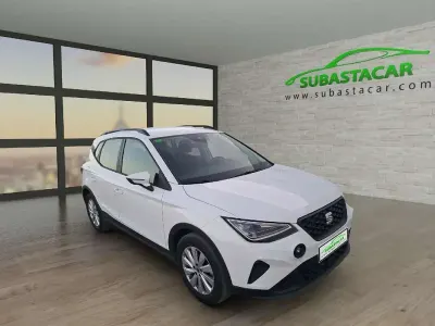 Usado Seat Arona Style Plus 110 CV (80 kW) 2022 Blanco SUV