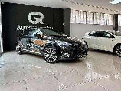 Begagnad Renault Clio V Initiale Paris 140 HK (102 kW) 2021 Svart Sedan