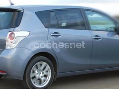 Usado Toyota Verso Live 126 CV (92 kW) 2010 Gris / plata Monovolumen