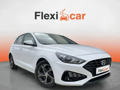 Usado Hyundai i30 136 CV (100 kW) 2022 Blanco Berlina