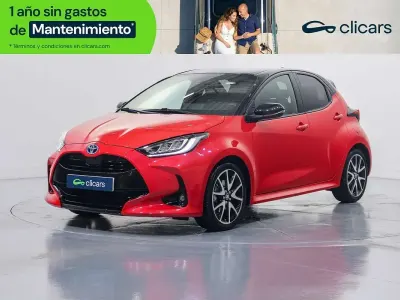 Usado Toyota Yaris Hybrid Plus 75 CV (55 kW) 2021 Rojo Berlina