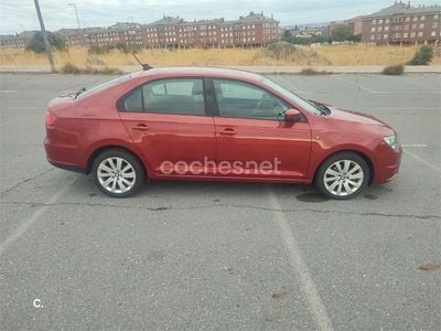 Usado Seat Toledo Style 105 CV (77 kW) 2013 Rojo Utilitario