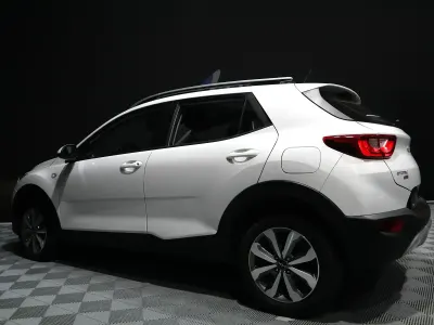 Usado Kia Stonic 100 CV (73 kW) 2024 Blanco SUV