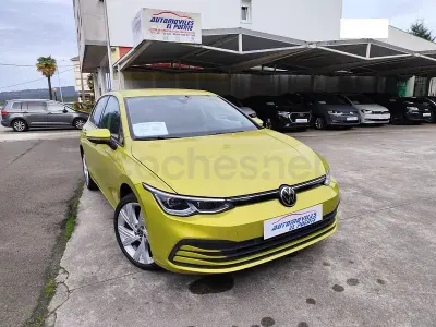 Brugt VW Golf VIII Life 150 HK (110 kW) 2022 Gul Sedan