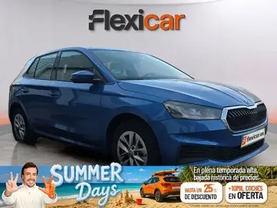 Usado Skoda Fabia Active 95 CV (69 kW) 2022 Azul Berlina