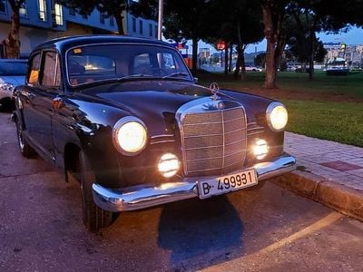 Negro Usado 1966 Mercedes 190 Berlina | 18.000 €