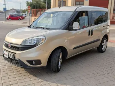 Usado Fiat Doblò Easy 95 CV (69 kW) 2016 Marrón Monovolumen